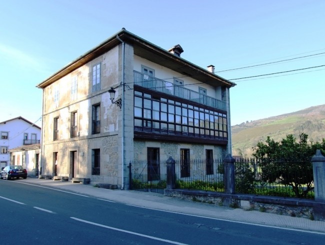 Casa en venta en Alceda con 4 habitaciones, 1 baños y 244 m2 por 150.000 €
